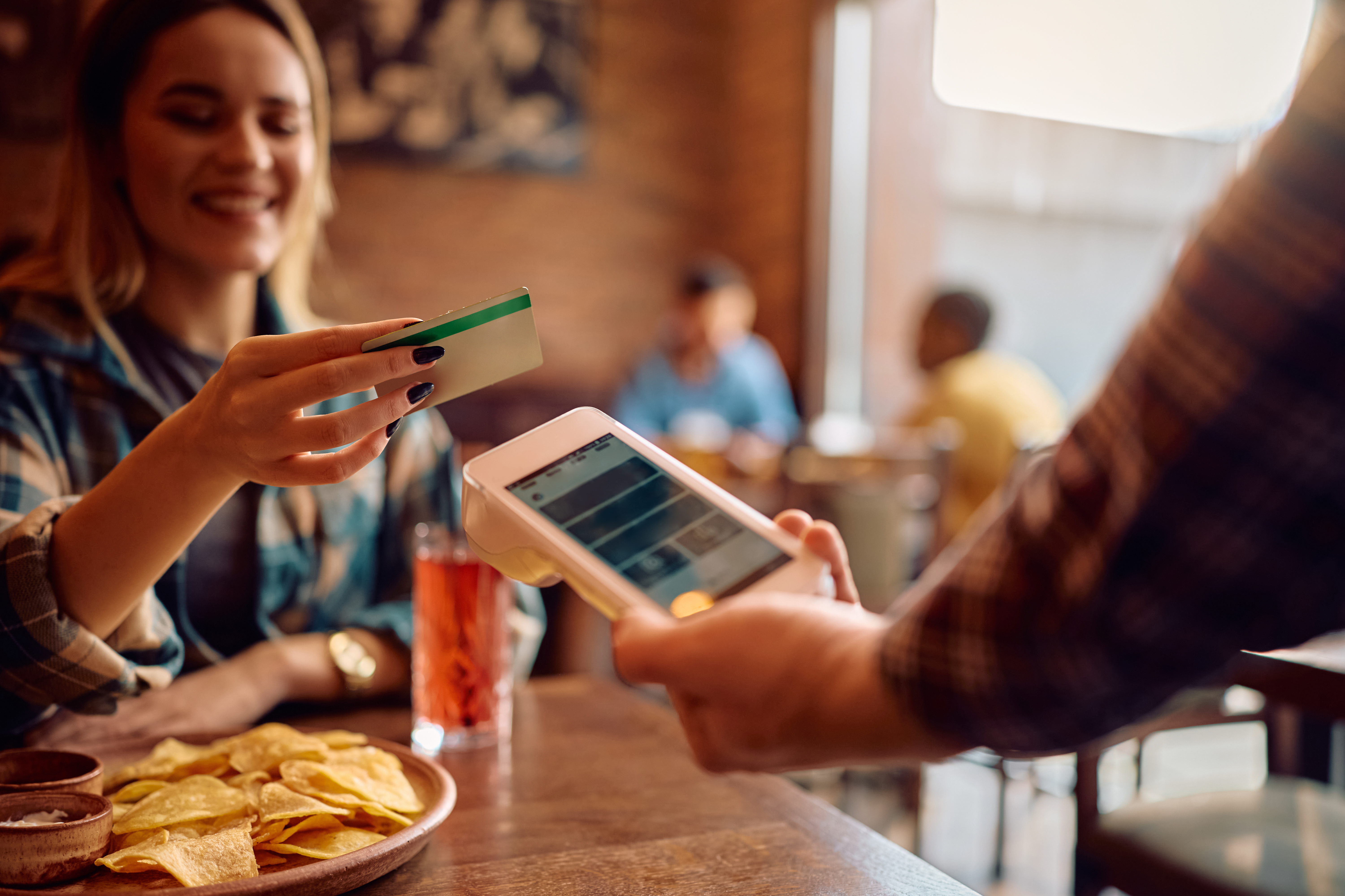 Paiement sans contact dans un bar